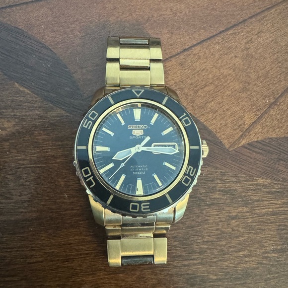 Seiko Mens SNZH60K1 Automatic Gold Tone Stainless Steel Black Dial Watch - Picture 3 of 6